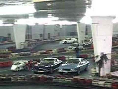 Lancia Delta S4 jugando en un circuito de karts