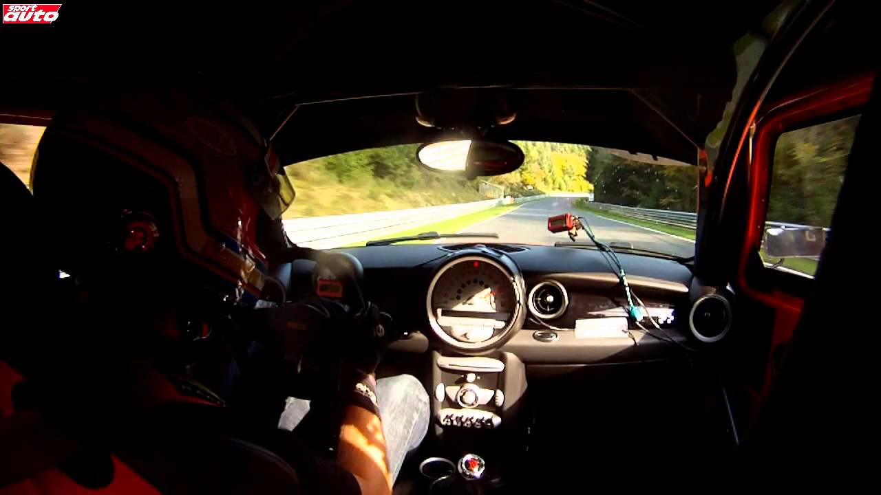 Un MINI John Cooper Works preparado rompe el récord de FWD más rápido en Nürburgring