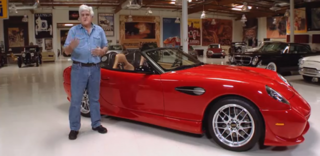 Jay Leno se sube al Panoz Esperante Spyder GT 1