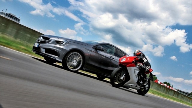 Ya es oficial: Mercedes compra el 25% de MV Agusta 1