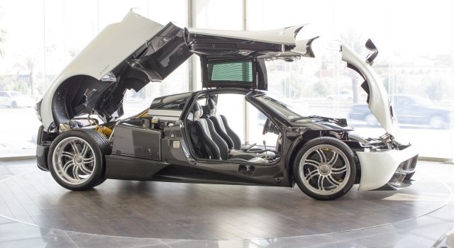 A la venta un impoluto Pagani Huayra de color blanco 1