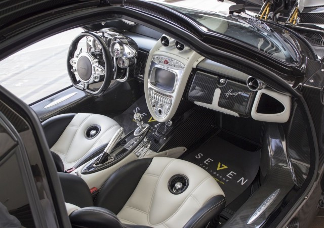 A la venta un impoluto Pagani Huayra de color blanco 2