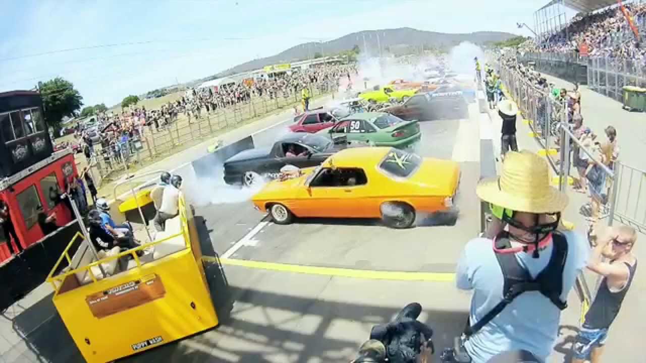 Nuevo récord Guinness: 103 coches haciendo un burnout en Australia