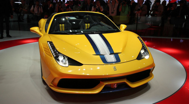 Un vistazo al Ferrari 488 Spider, o 488 GTS 2