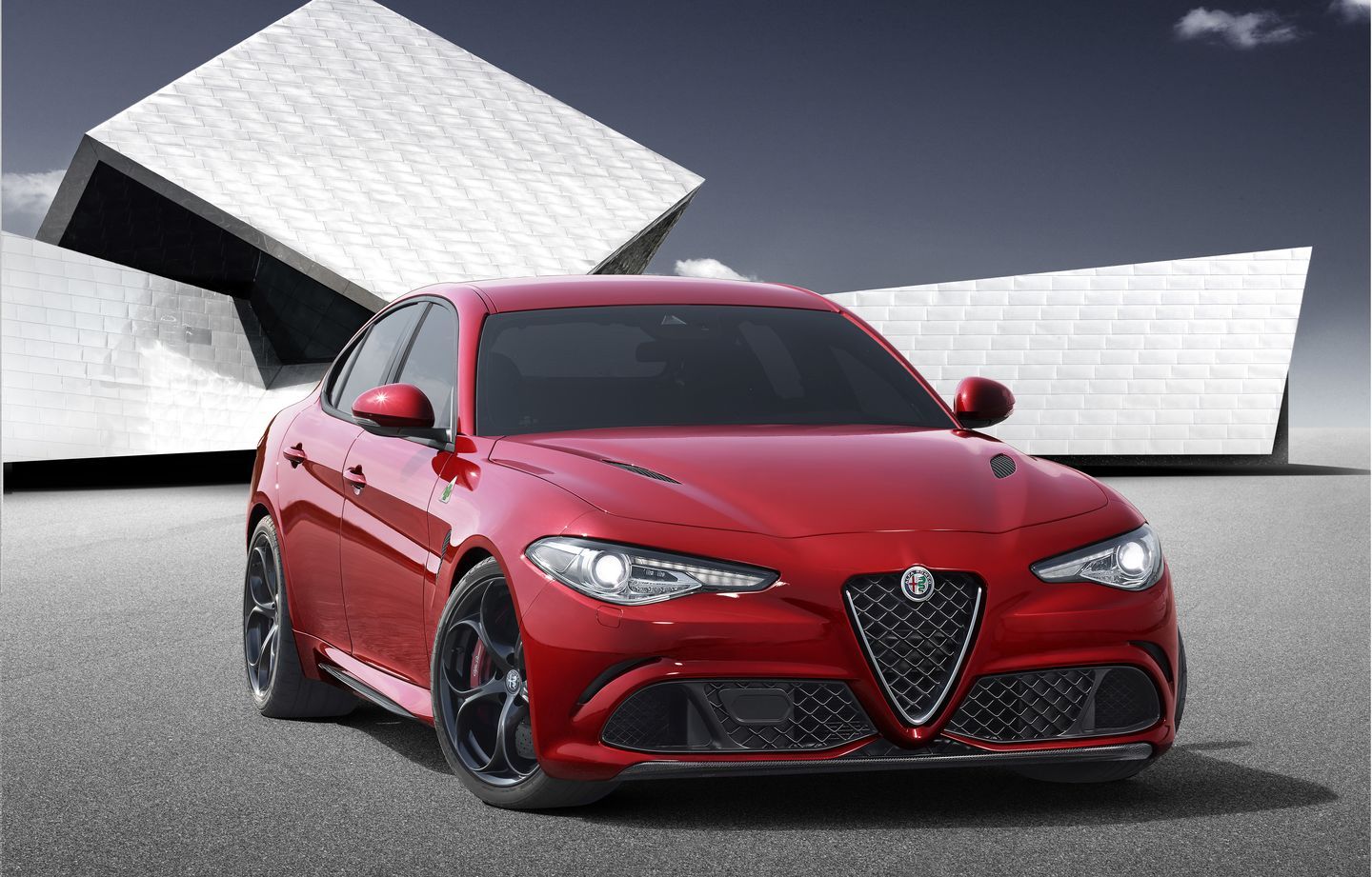 Ya es oficial: Alfa Romeo Giulia, o el denominado Ferrari de cuatro puertas 1