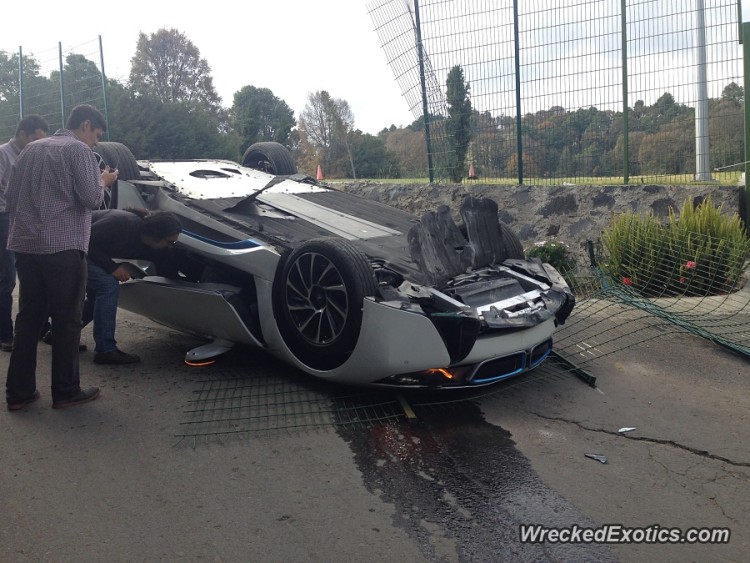 Así quedó un BMW i8 de prensa en México: Dolor, mucho dolor... 1