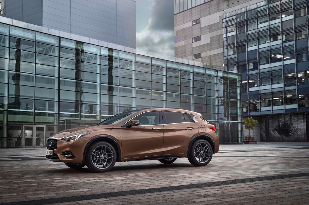 Infiniti Q30