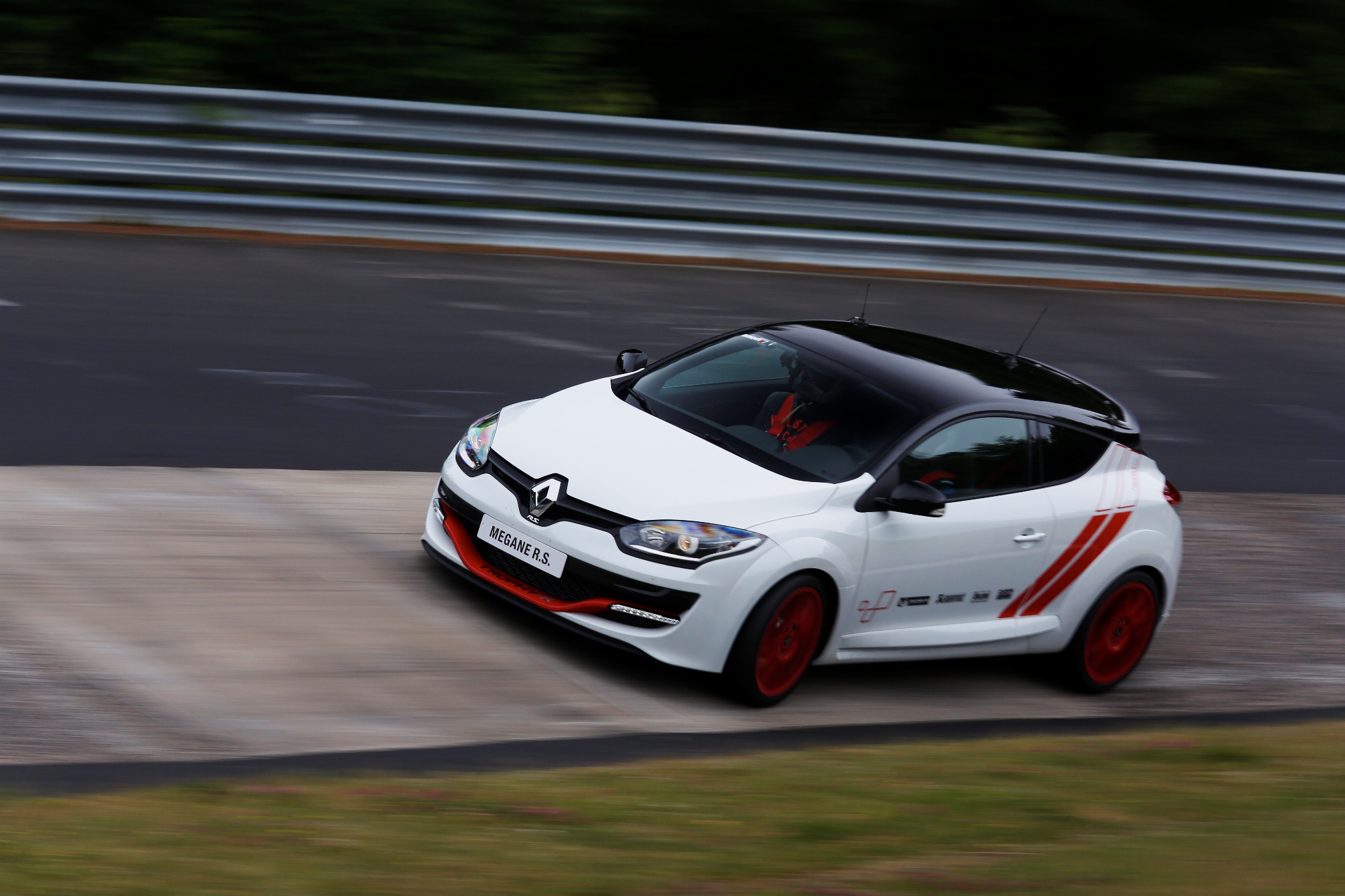 renault-megane-rs-275-trophy-r-nordschleife-41