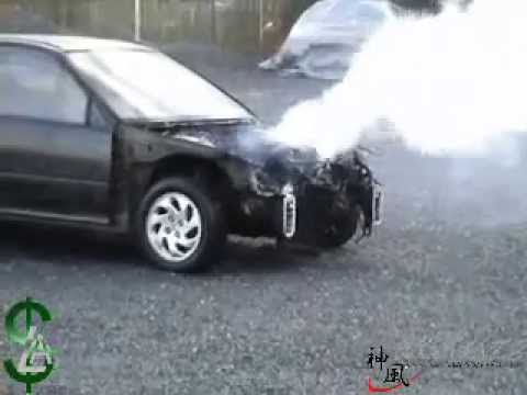 Destrozando un Honda Civic