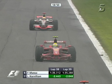 Hamilton recortando mucho por vuelta a Massa