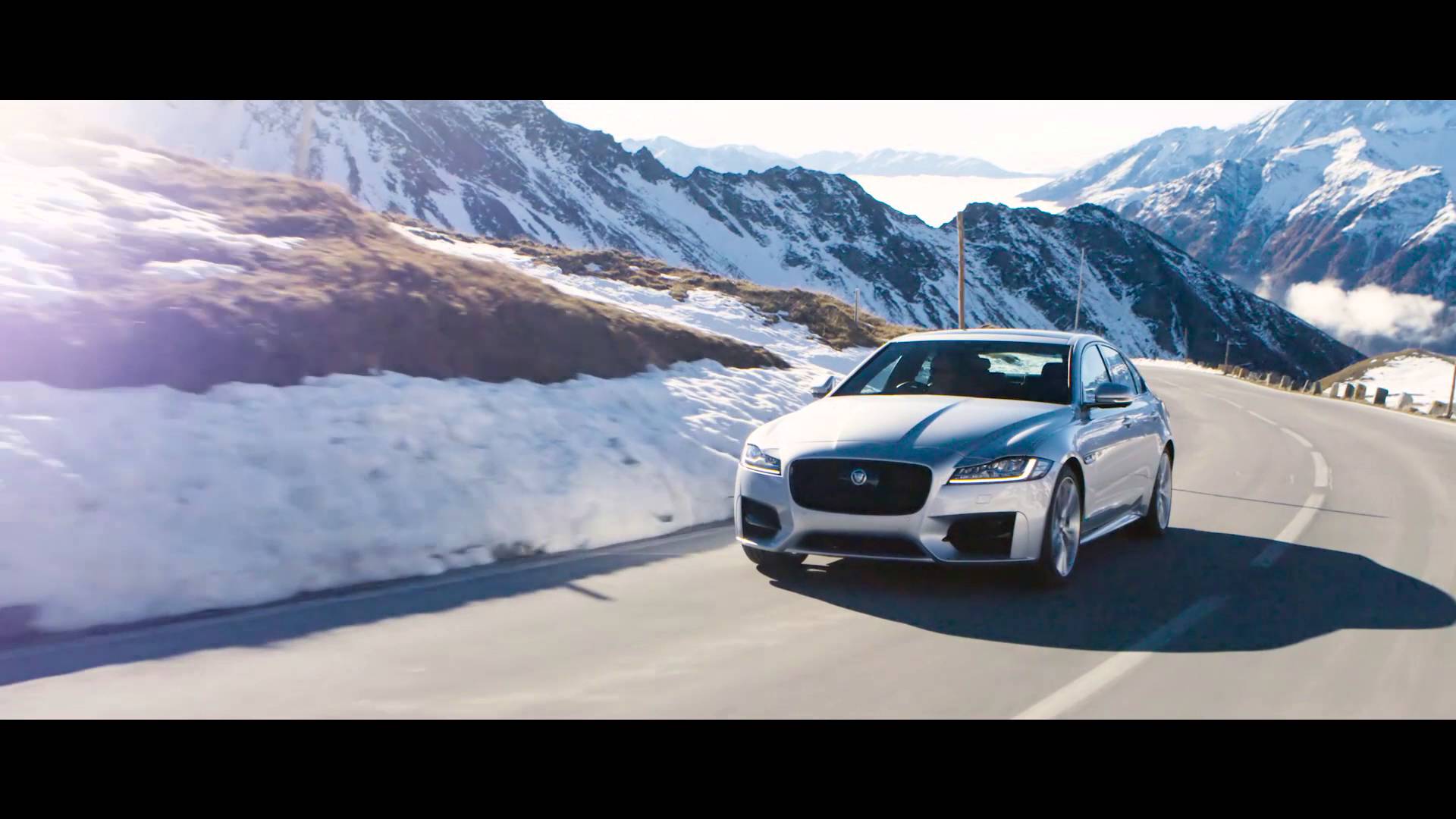 Pequeña actualización para el Jaguar XF, incluyendo tracción total