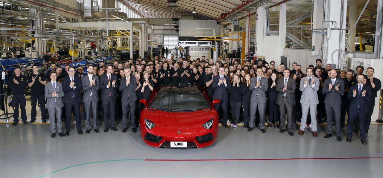 El Lamborghini Aventador número 5.000 sale de fábrica 1