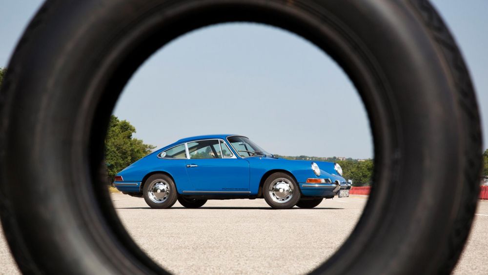 Porsche se alía con Pirelli para lanzar neumáticos para sus modelos clásicos 1