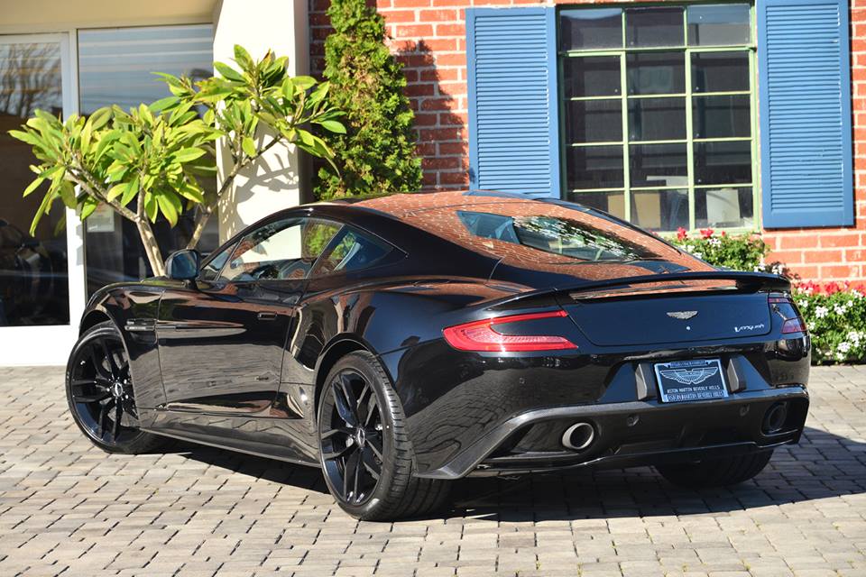 aston-martin-vanquish-carbon-edition-2.jpg