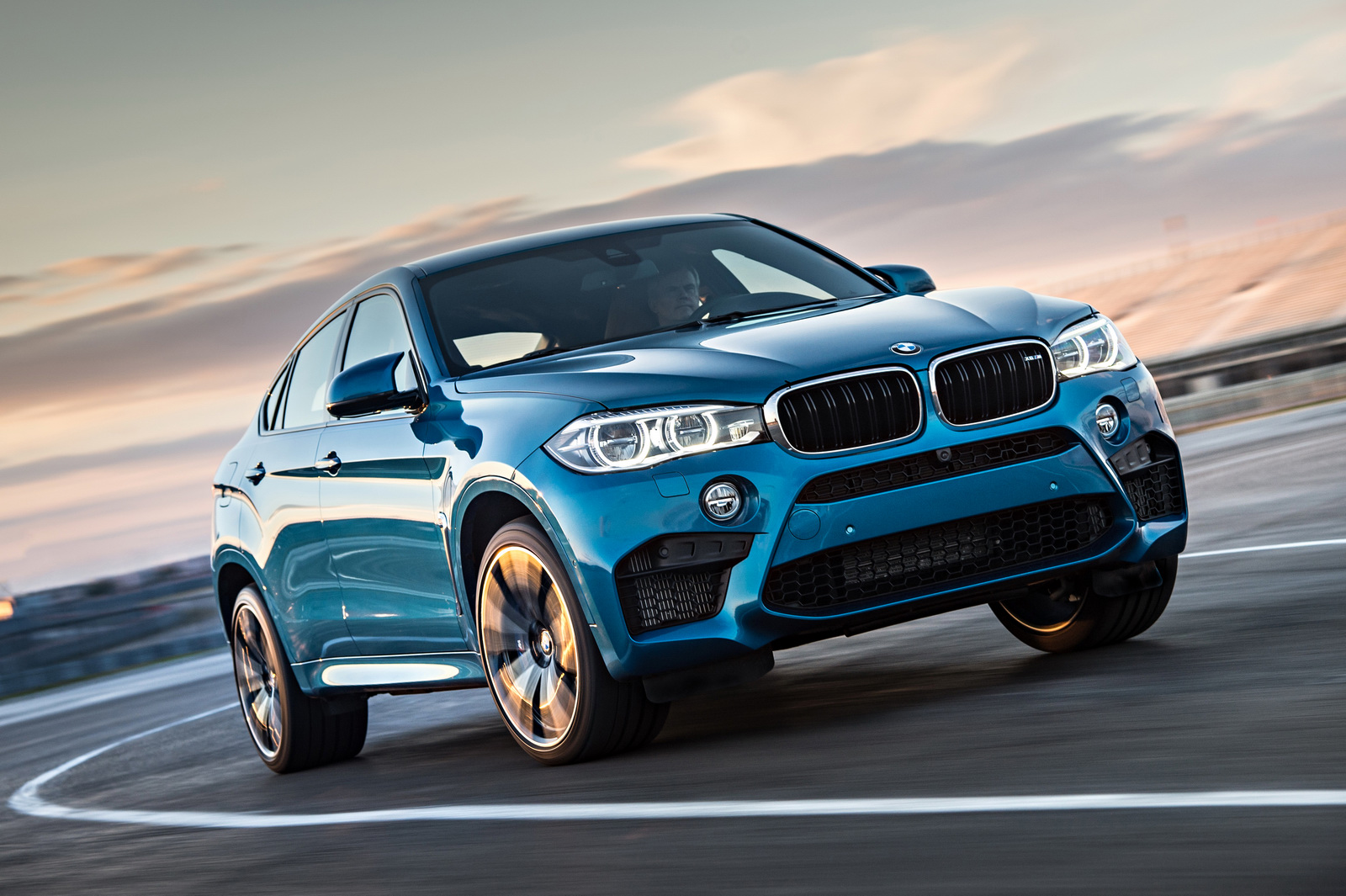 2015-BMW-X6M-1