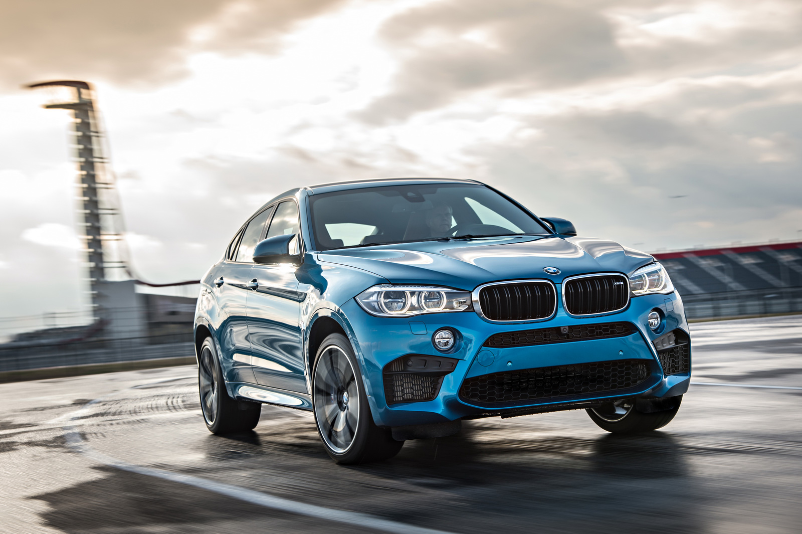 2015-BMW-X6M-2