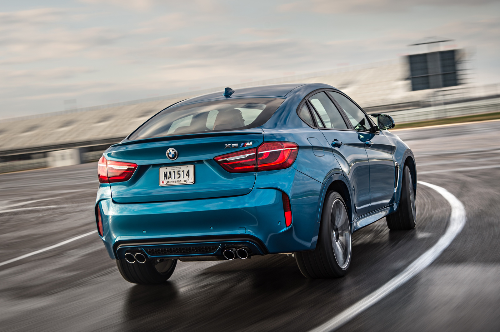 2015-BMW-X6M-3