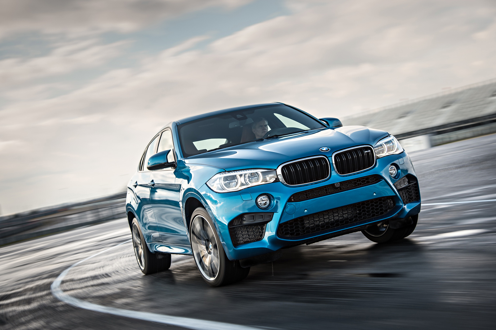 2015-BMW-X6M-9