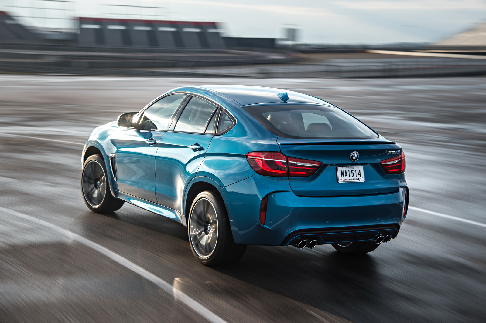 2015-BMW-X6M-14