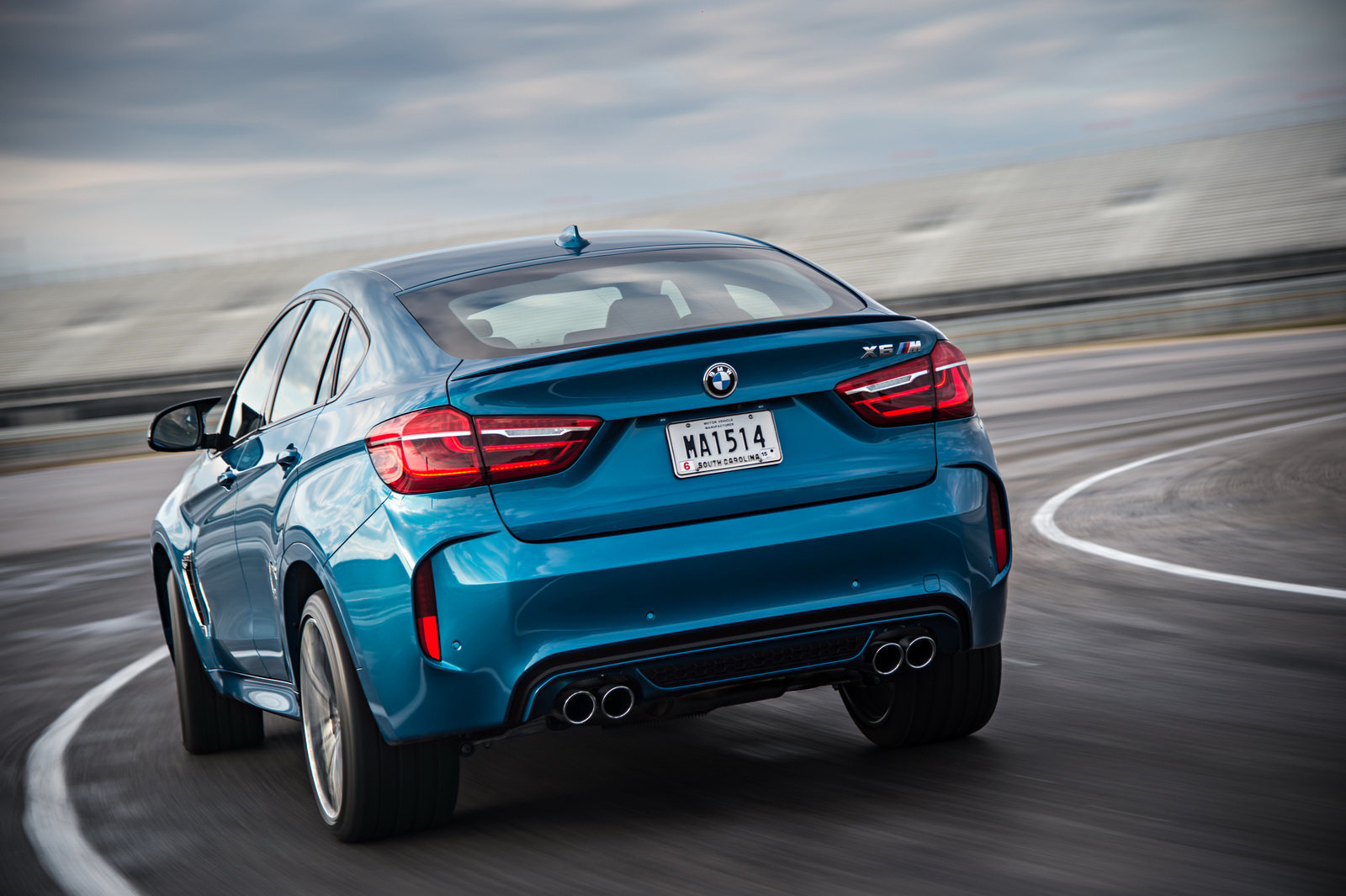 2015-BMW-X6M-15
