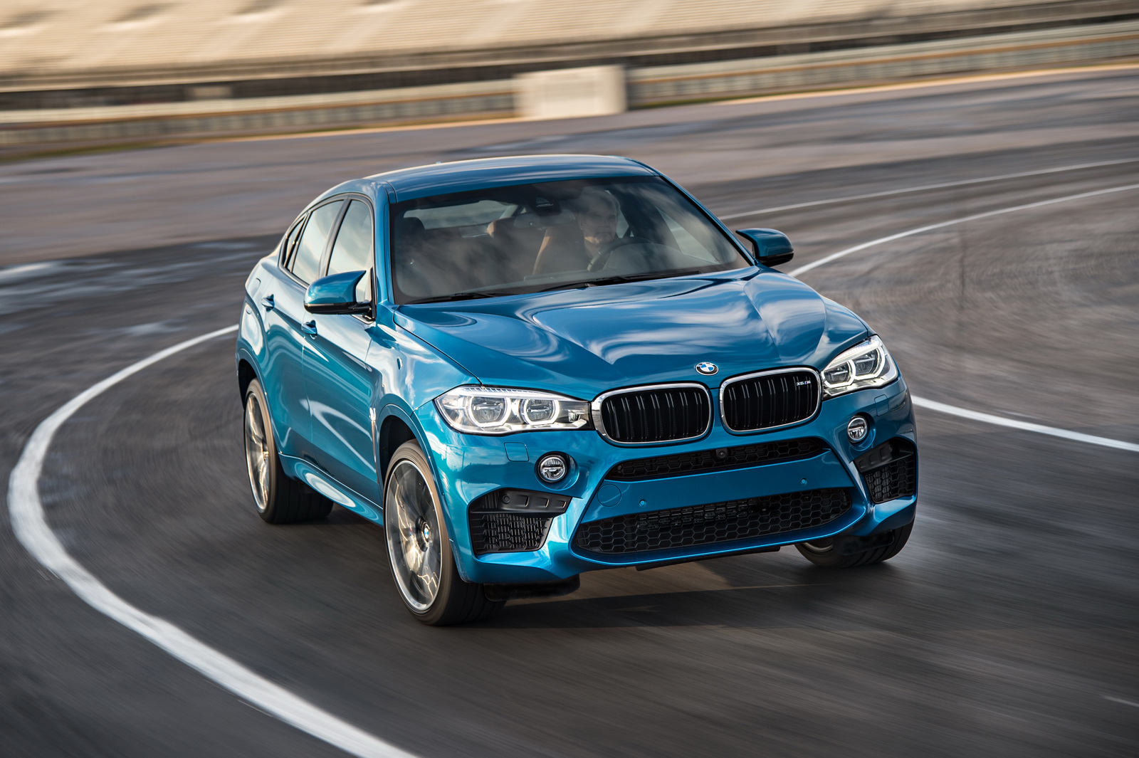 2015-BMW-X6M-16