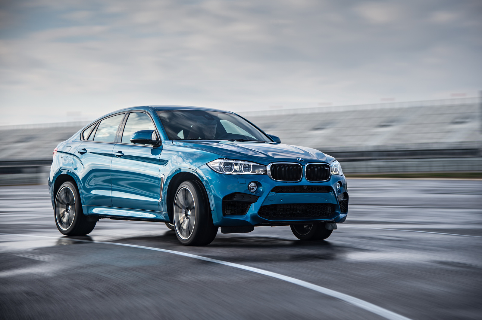 2015-BMW-X6M-19