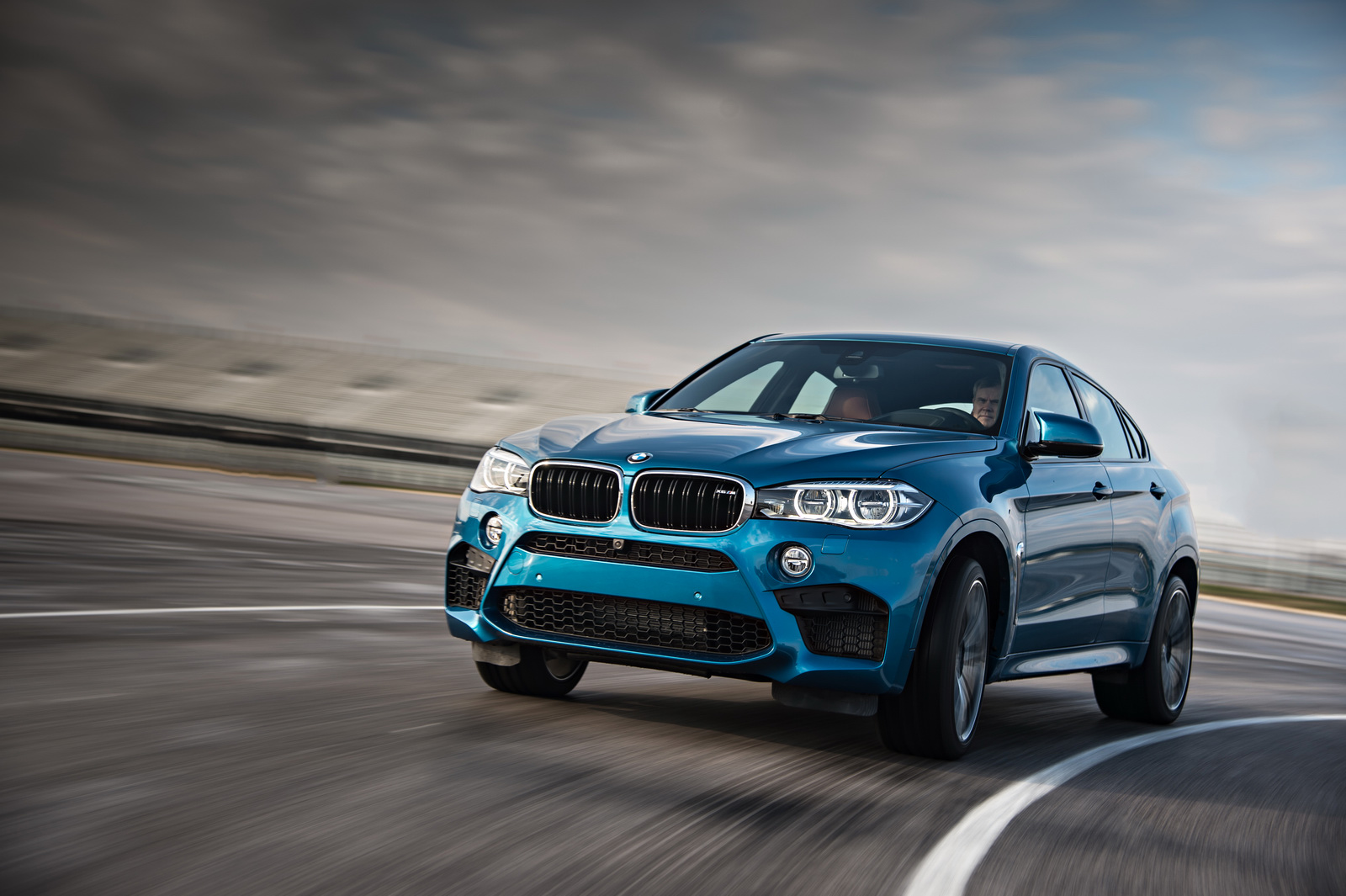 2015-BMW-X6M-20