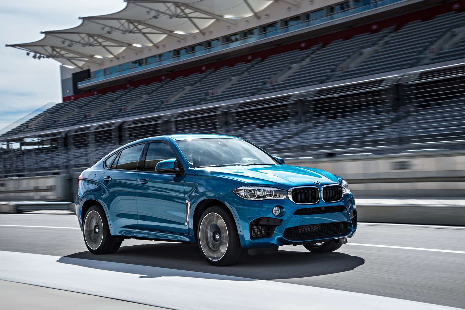 2015-BMW-X6M-28