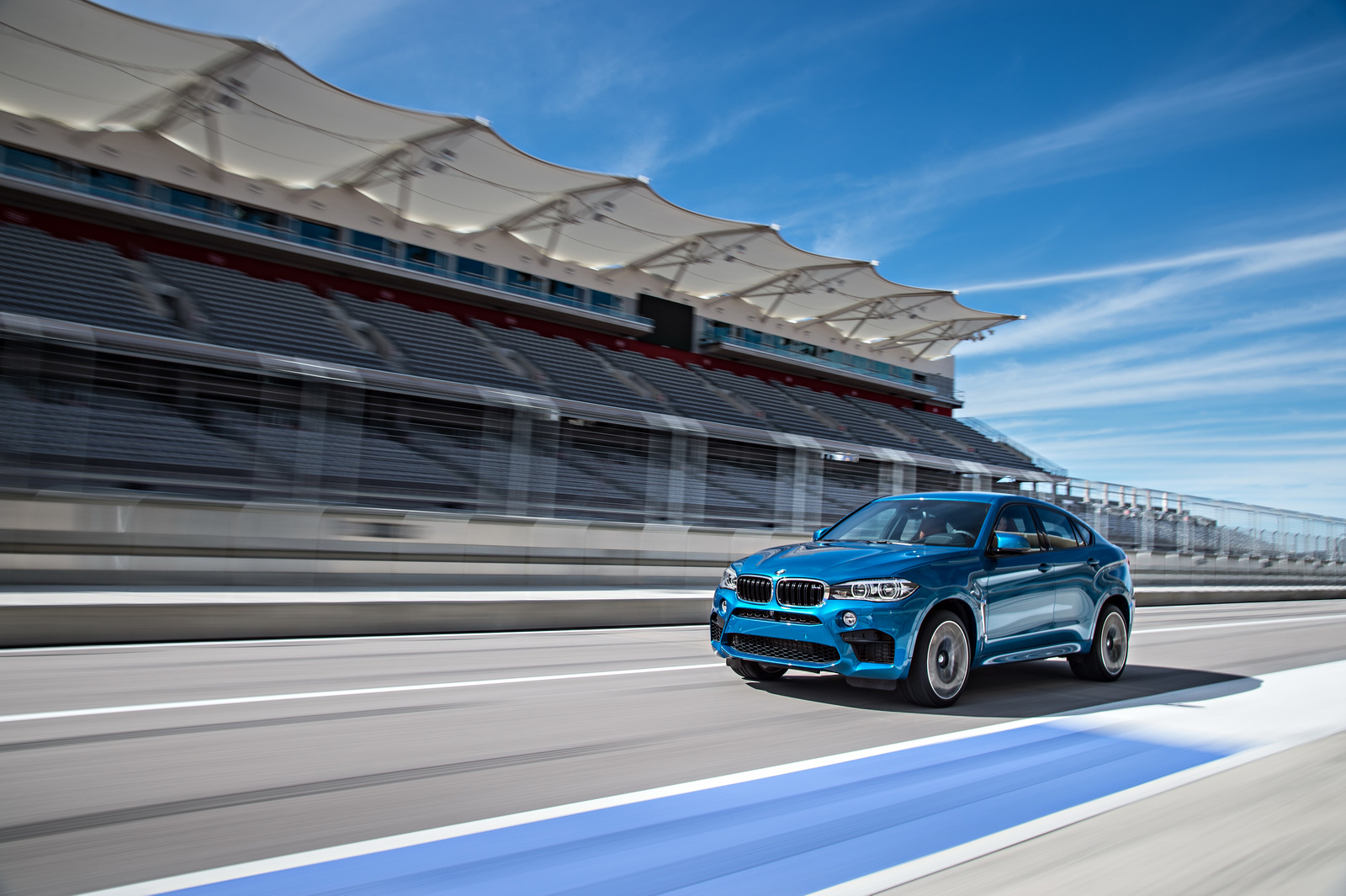 2015-BMW-X6M-37