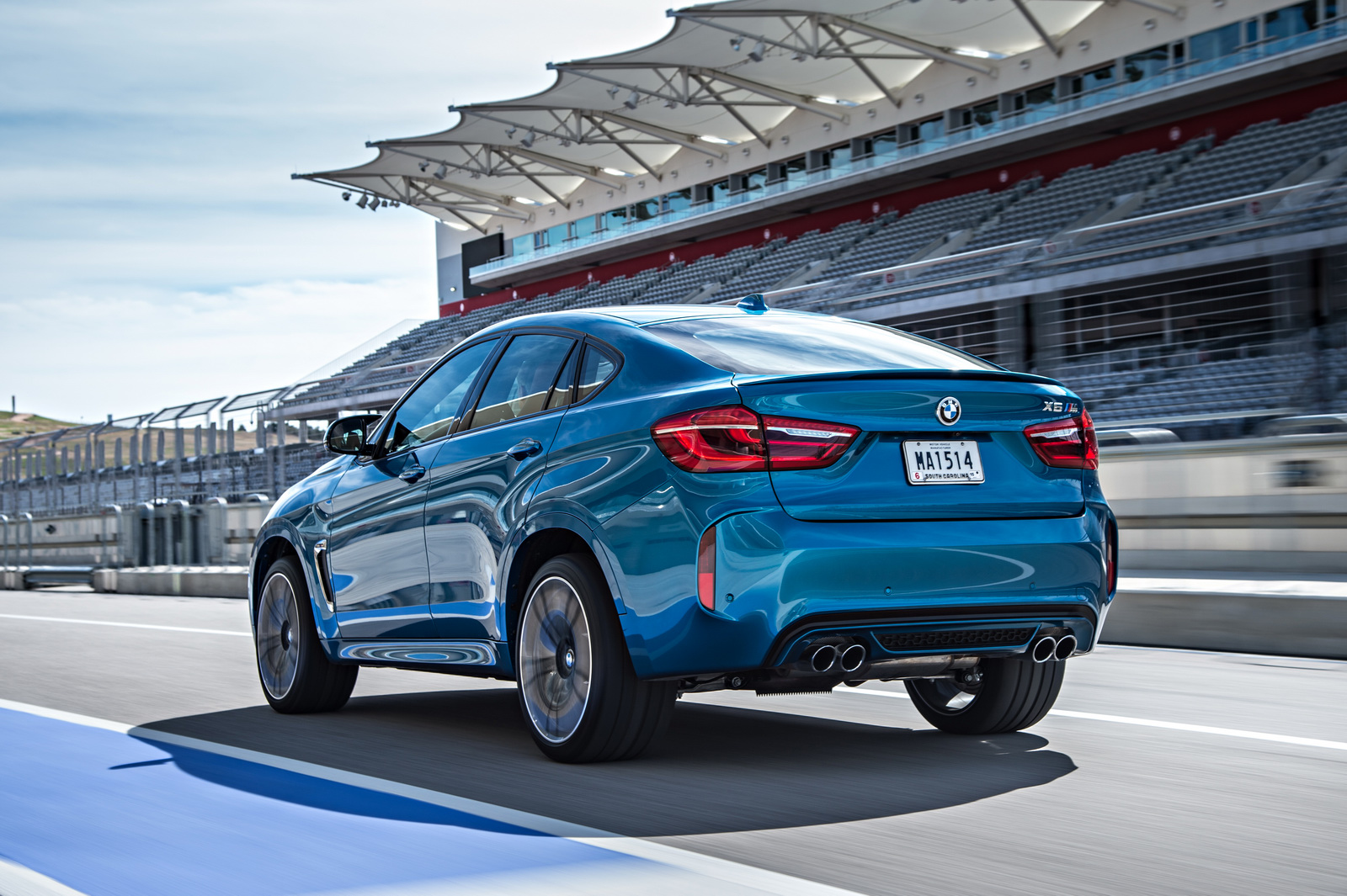 2015-BMW-X6M-39