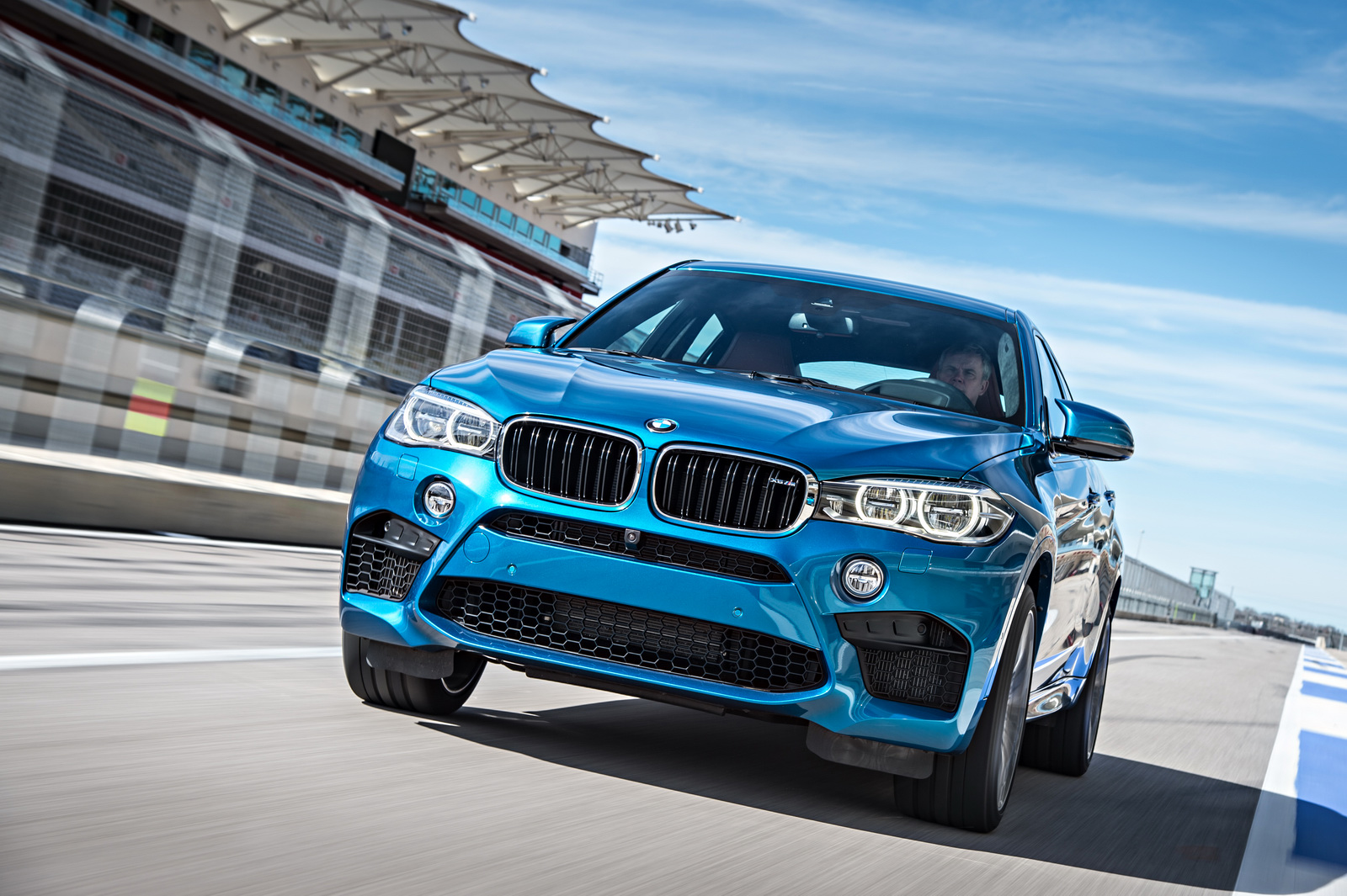 2015-BMW-X6M-42