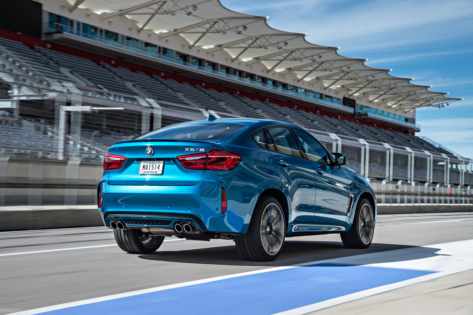 2015-BMW-X6M-43