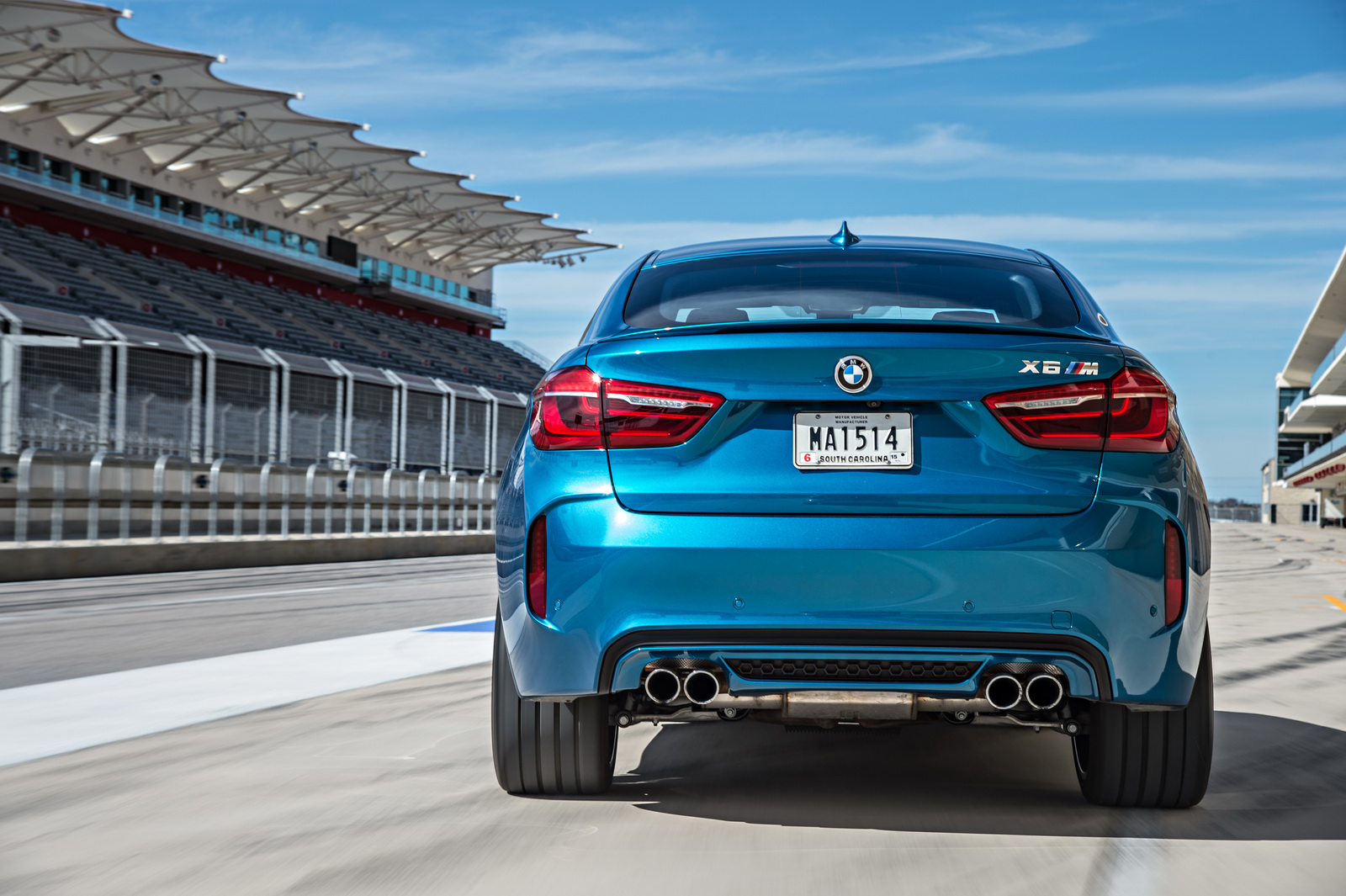 2015-BMW-X6M-44