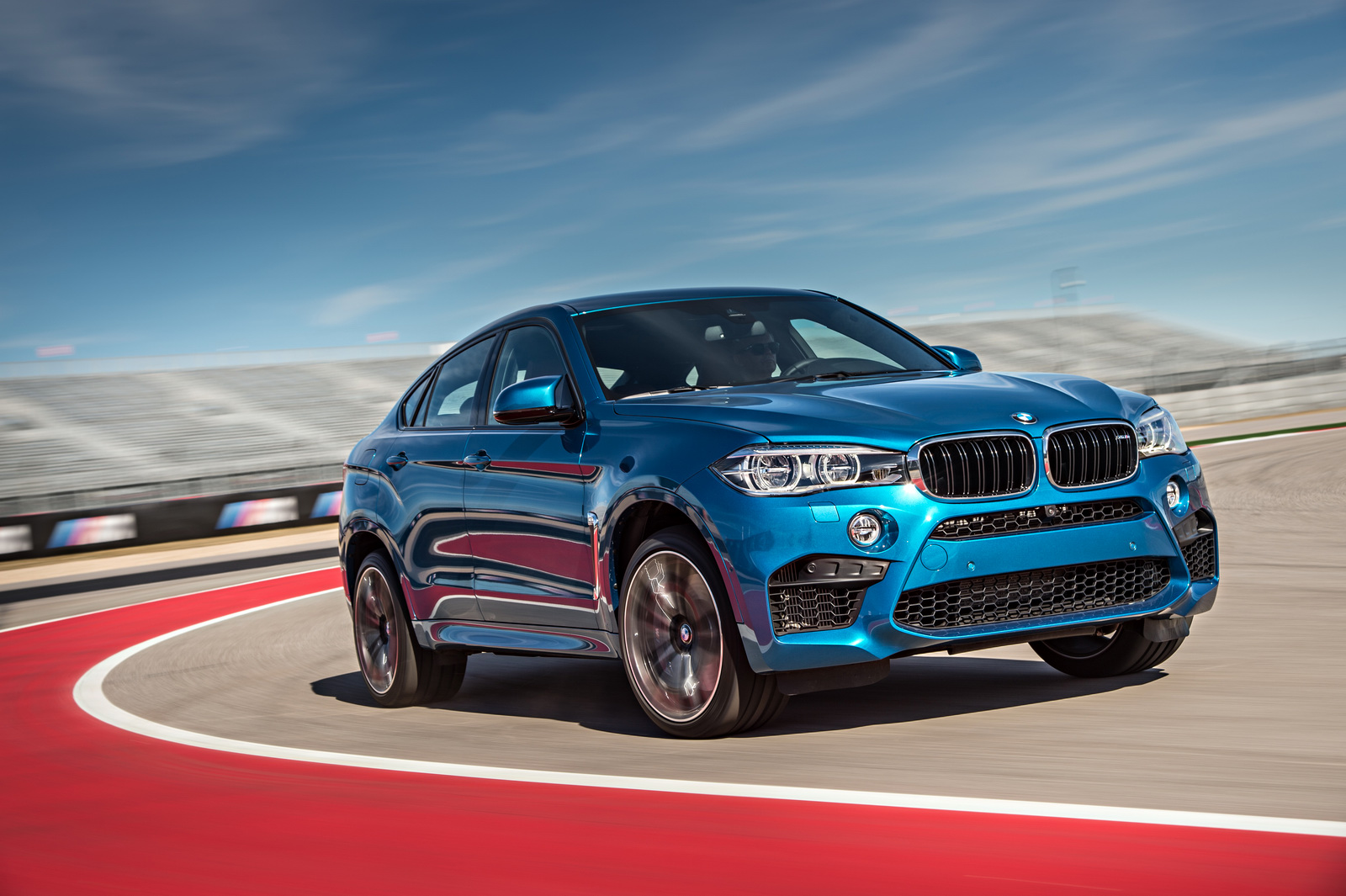 2015-BMW-X6M-47