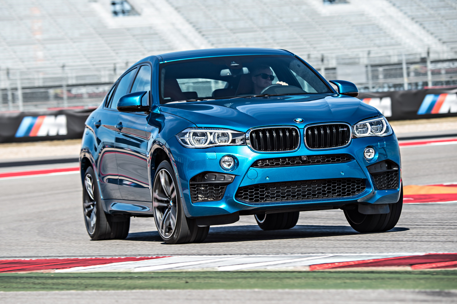 2015-BMW-X6M-49