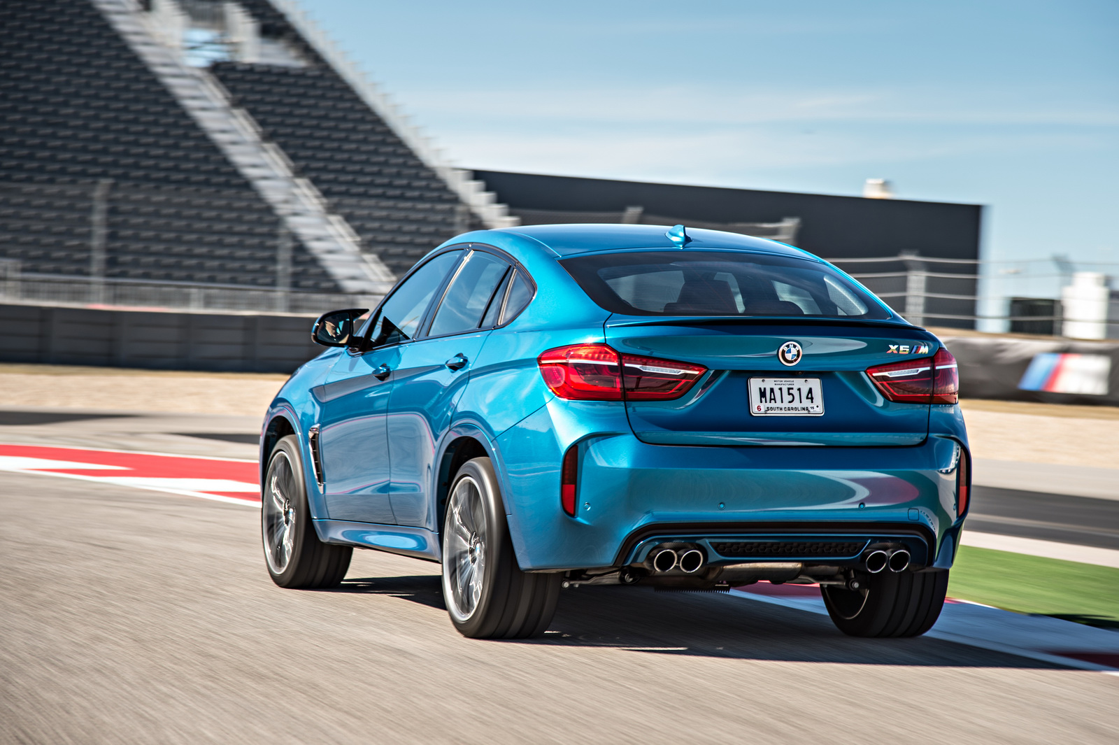 2015-BMW-X6M-52