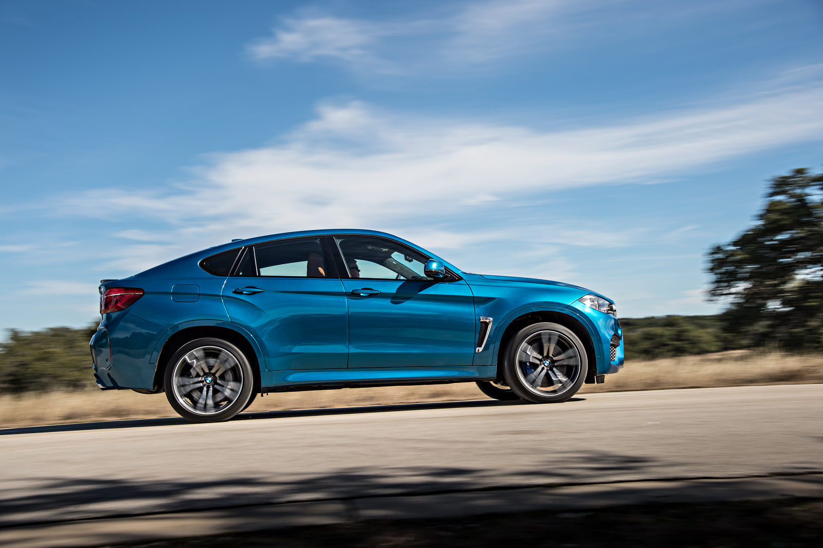 2015-BMW-X6M-71