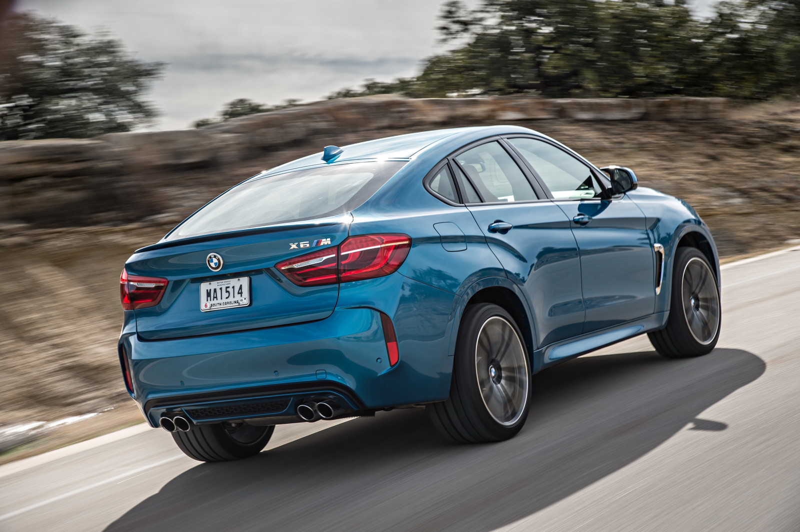 2015-BMW-X6M-81