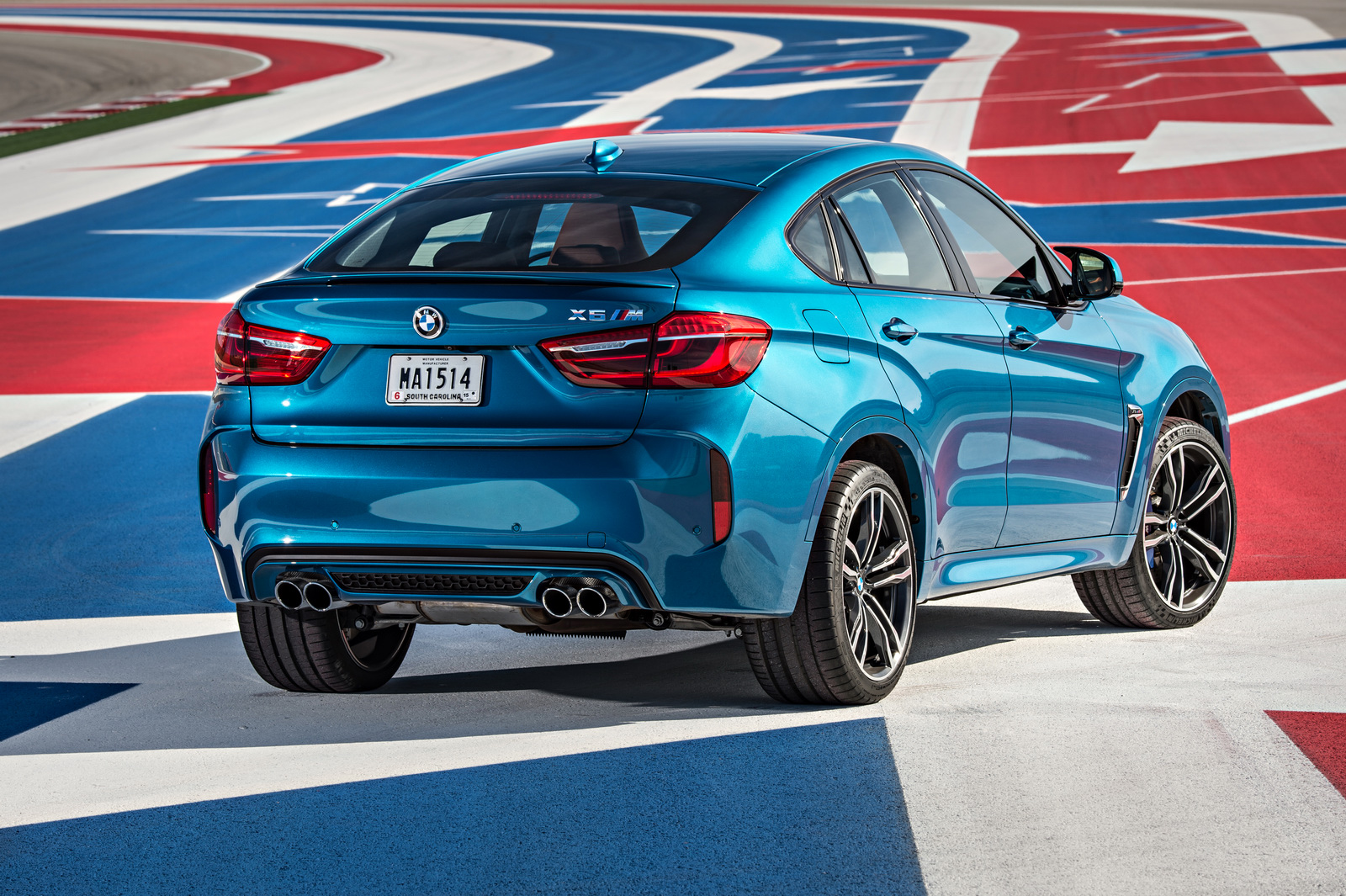 2015-BMW-X6M-89