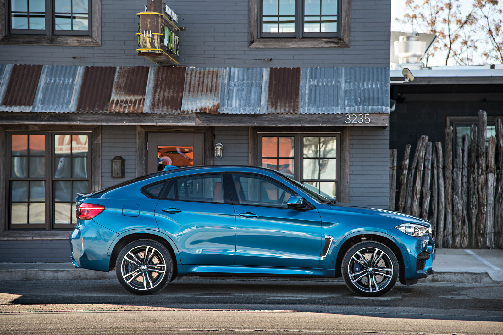 2015-BMW-X6M-98
