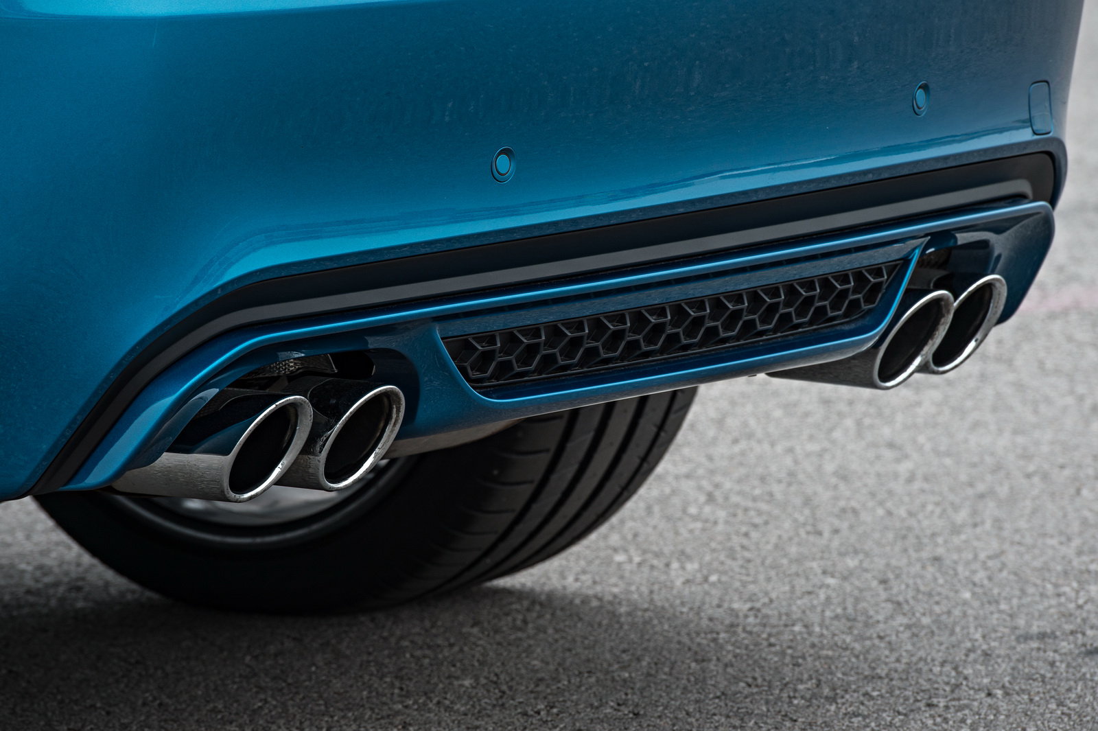 2015-BMW-X6M-108