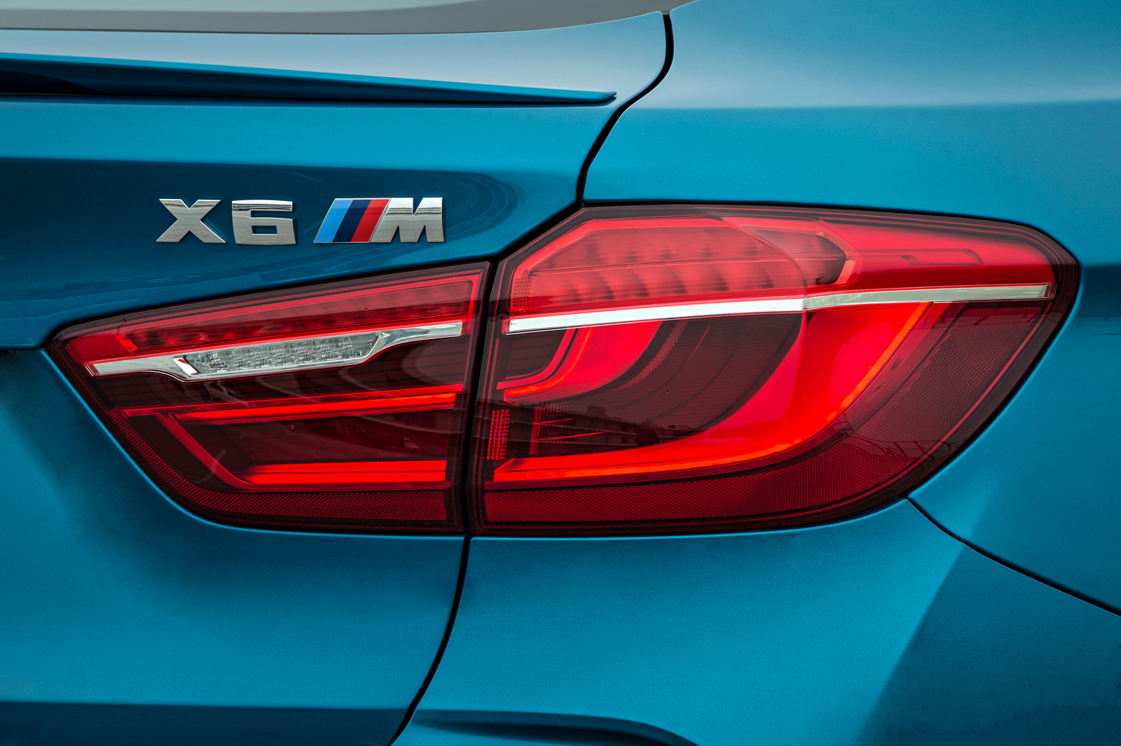 2015-BMW-X6M-109