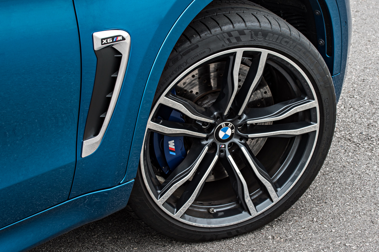 2015-BMW-X6M-112