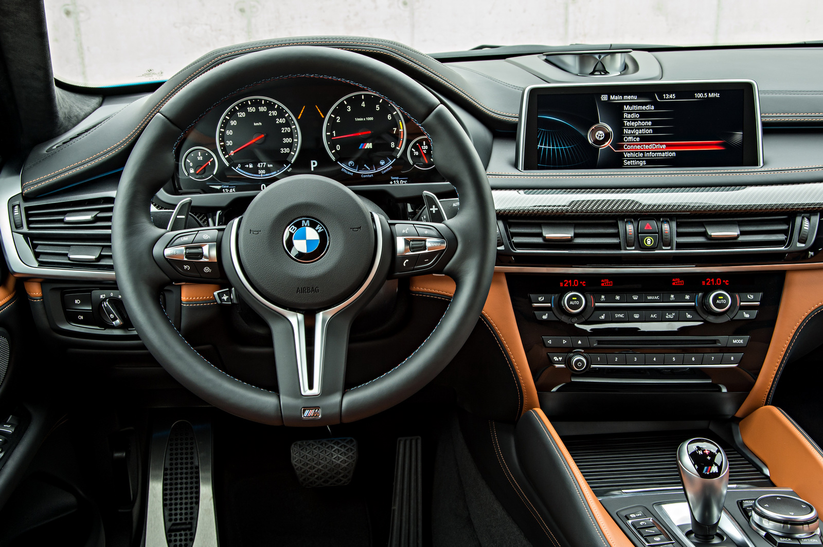 2015-BMW-X6M-116