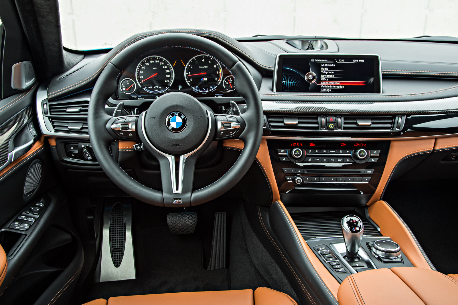 2015-BMW-X6M-117