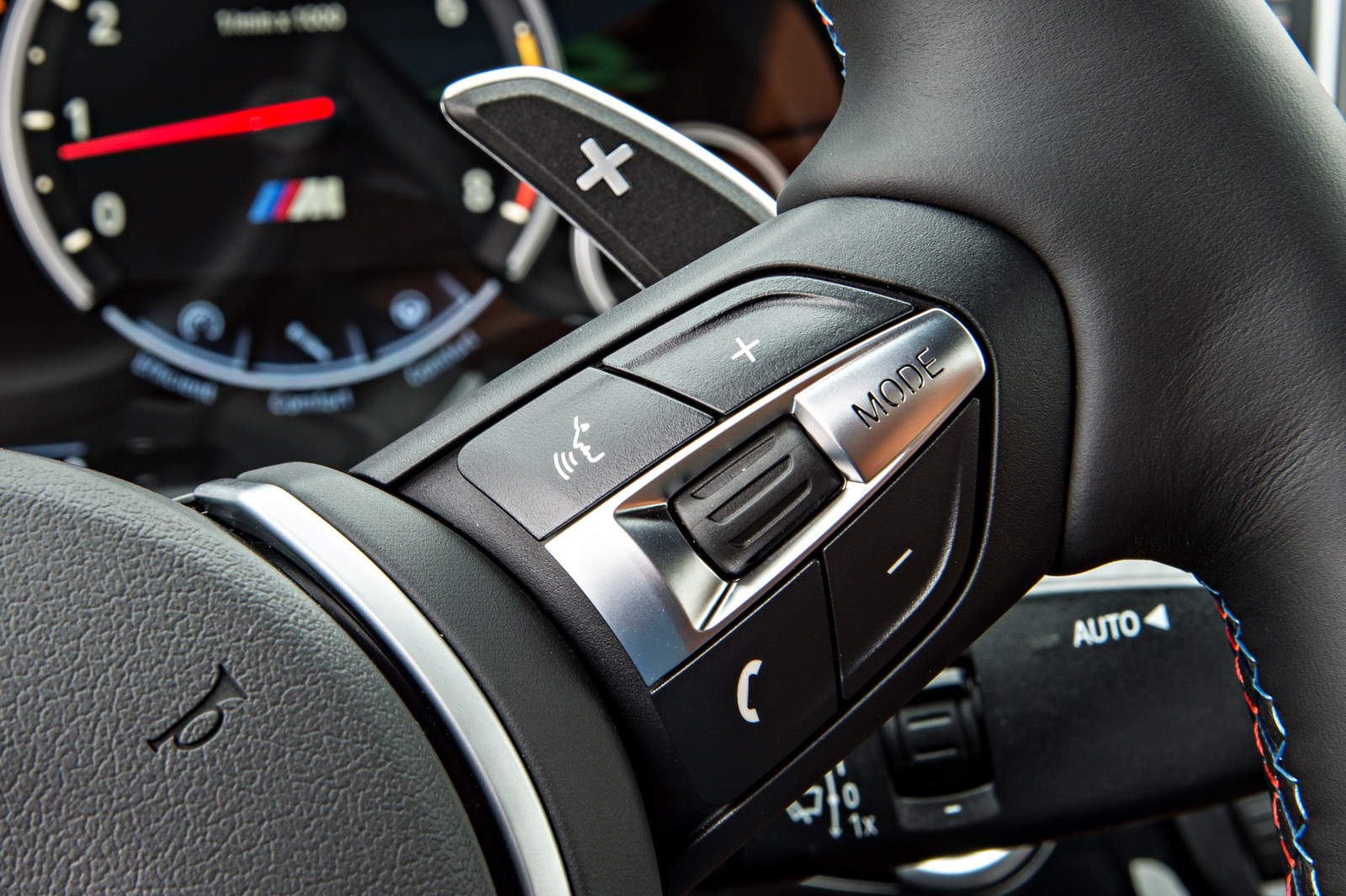 2015-BMW-X6M-119
