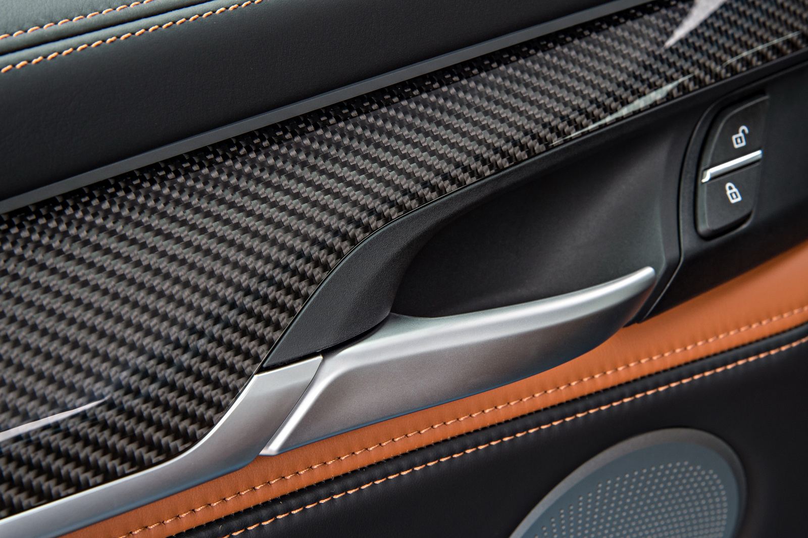 2015-BMW-X6M-127