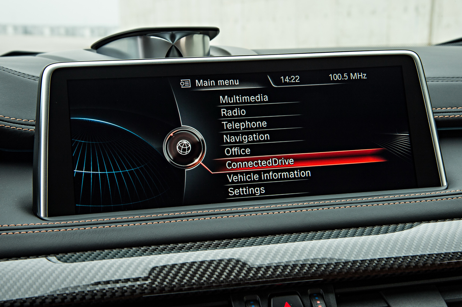 2015-BMW-X6M-135