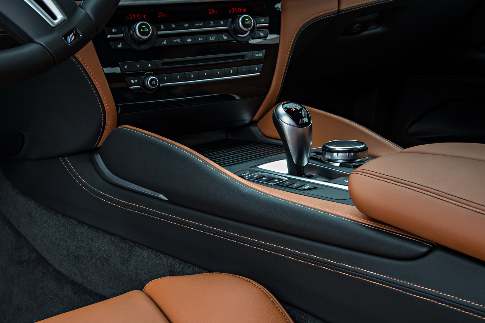 2015-BMW-X6M-139