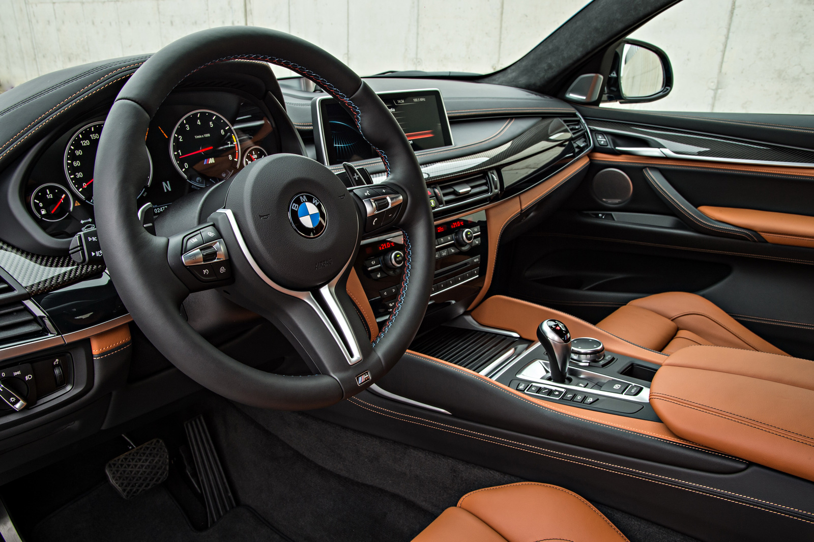 2015-BMW-X6M-141